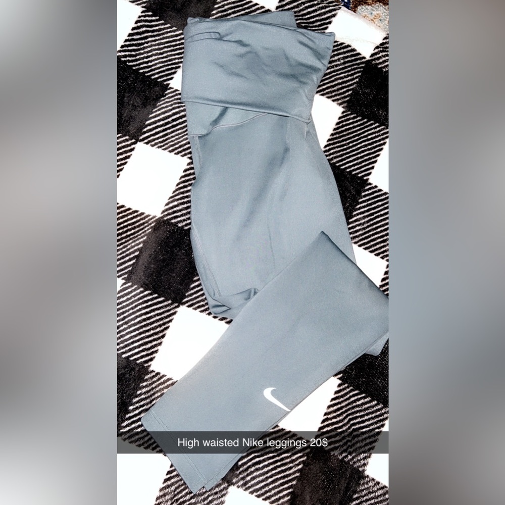 Grey Nike leggings